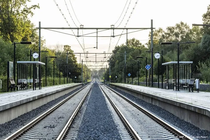 ook maandag minder treinen sittard maastricht door verzakt spoor