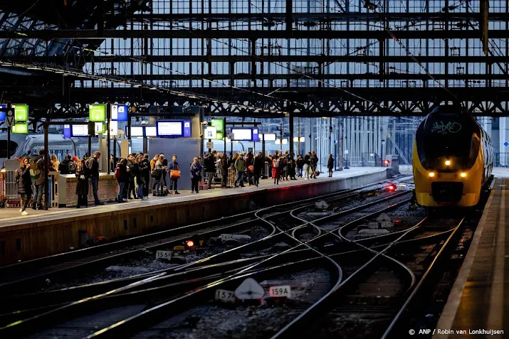 ook maandagochtend geen treinen rond amsterdam door storing