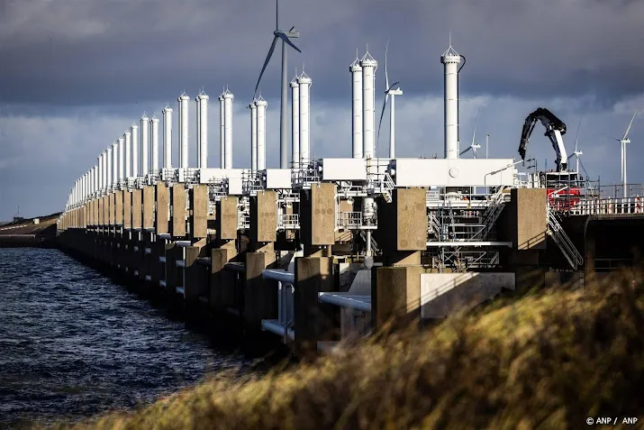 ook oosterscheldekering dicht om verwachte hoge waterstand