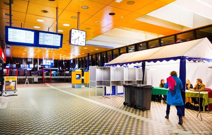 ook op stations kan weer gestemd