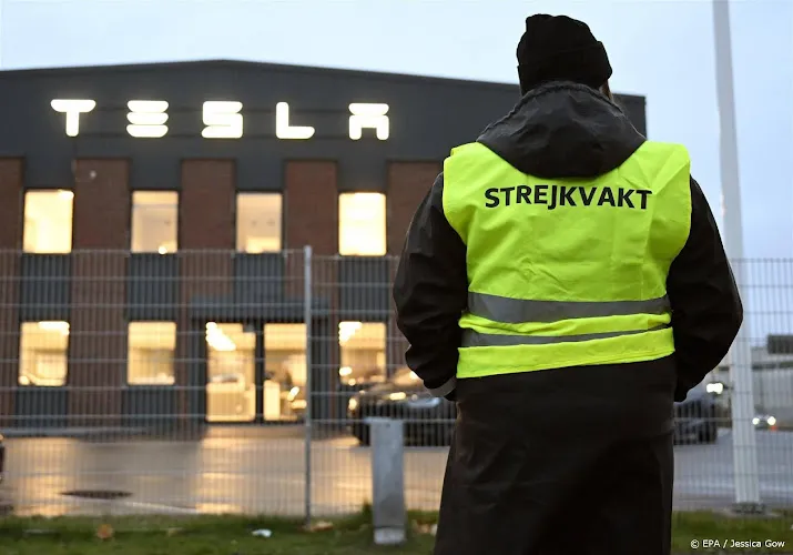 ook postmedewerkers voegen zich bij tesla staking in zweden