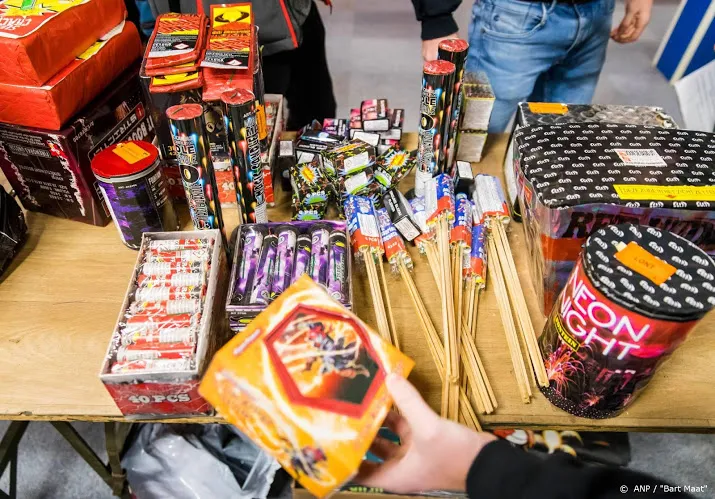 ook pvda wil verbod knalvuurwerk en vuurpijlen