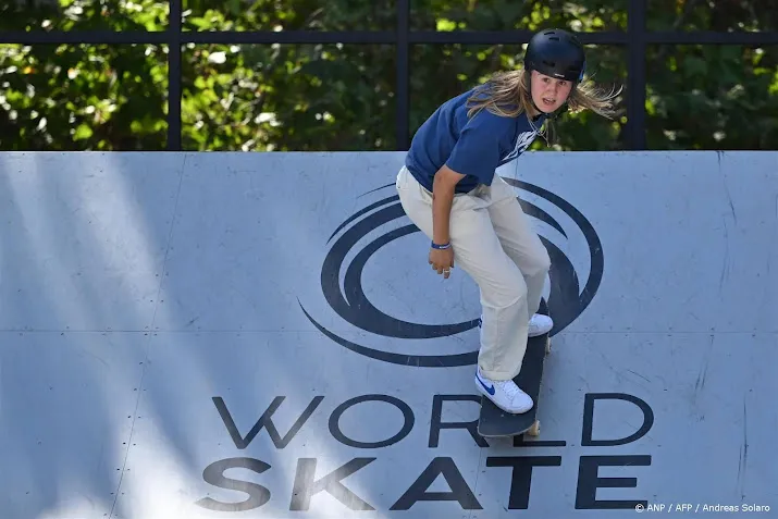 ook skateboardster oldenbeuving plaatst zich voor spelen
