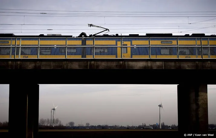 ook treinen hsl tussen amsterdam en rotterdam rijden niet om wind