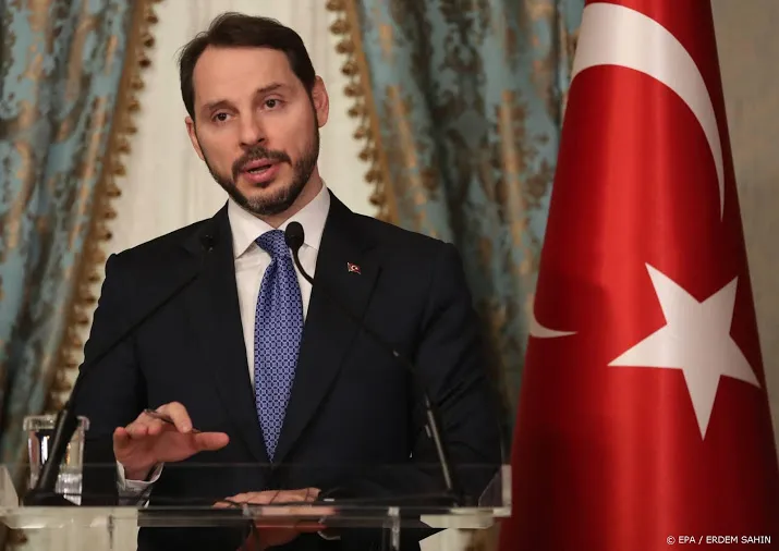 ook turkse minister van financien weg