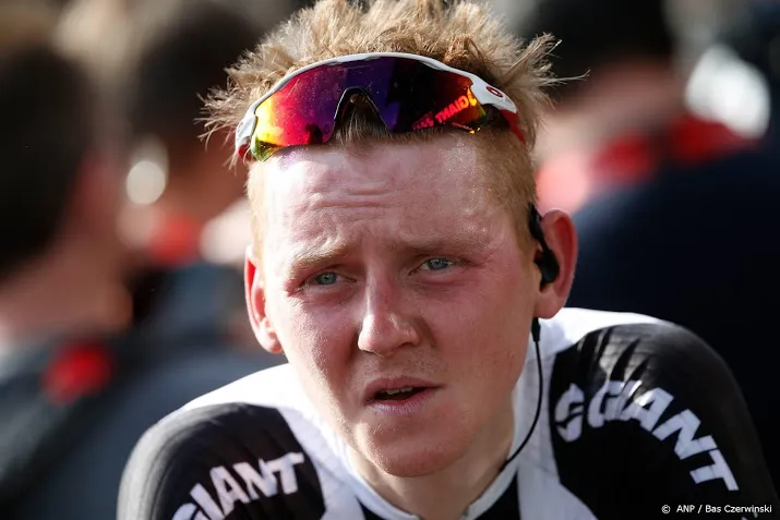oomen stapt af na val in 14e etappe giro