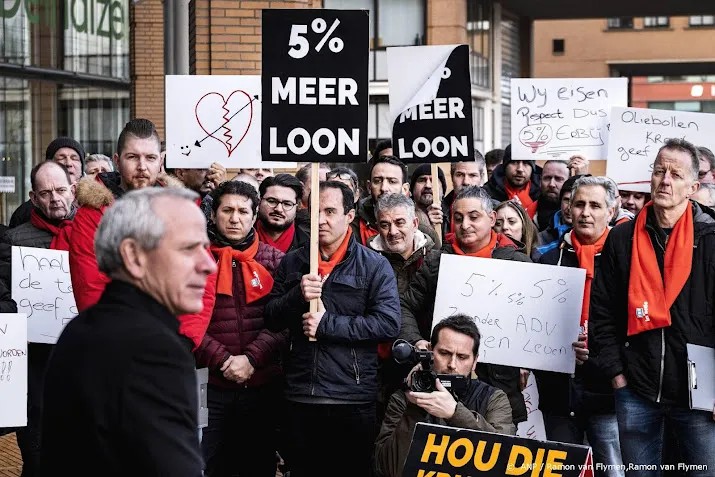 oorlog in oekraine bemoeilijkt volgens werkgevers cao overleg