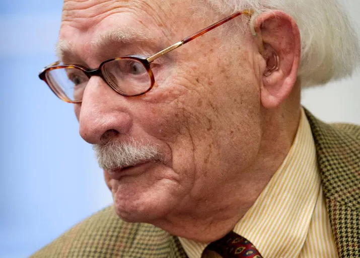 oorlogsheld en senator van hulst overleden