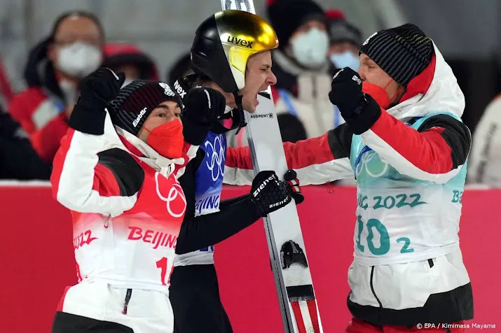 oostenrijkse skispringers winnen landenwedstrijd op spelen