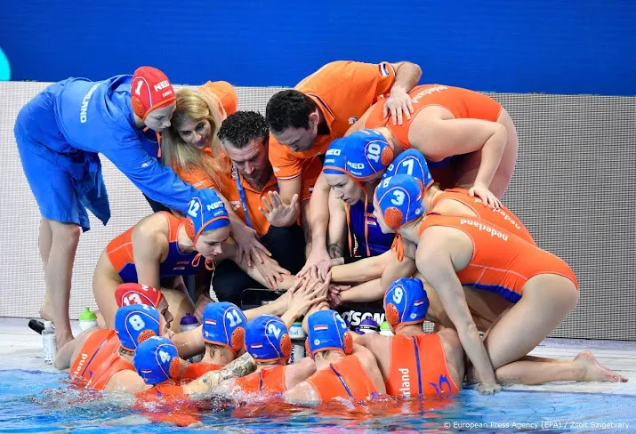 op 23 januari moet het voor de waterpolosters gebeuren in triest