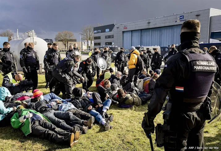 op een na alle aangehouden demonstranten xr weer vrij