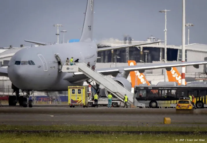 op een na laatste vlucht met evacues geland op schiphol