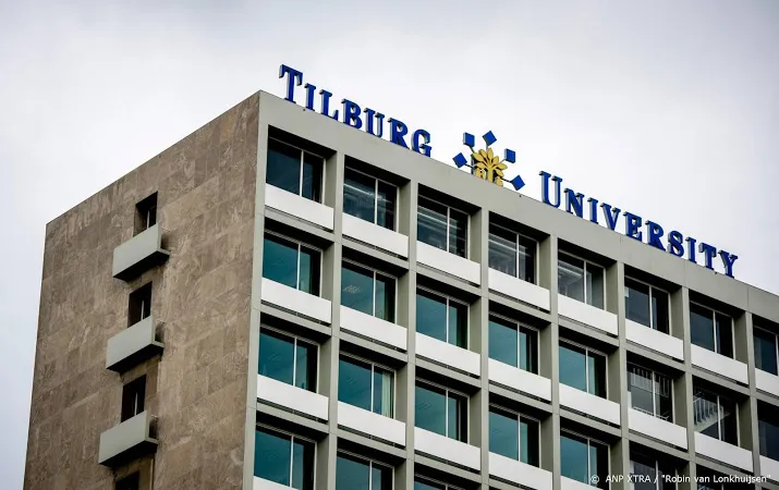 op meerdere universiteiten tot eind leerjaar alleen online les