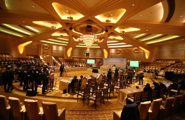 opec bekijkt grotere productieverlaging