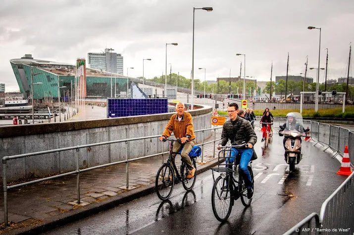 open ijtunnel voor fietsers om druk op ponten te verminderen