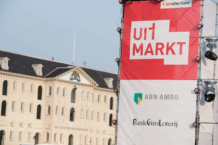 opening uitmarkt valt in het water