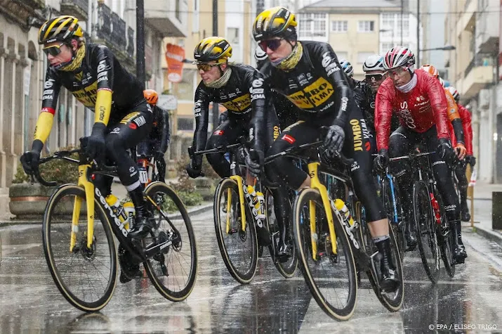 openingsrit spaanse wielerkoers gestaakt wegens sneeuw