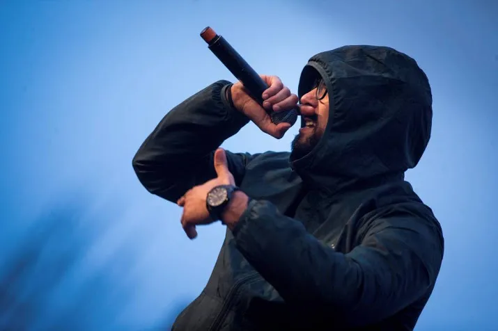 opgepakte spaanse rapper in belgie vrij