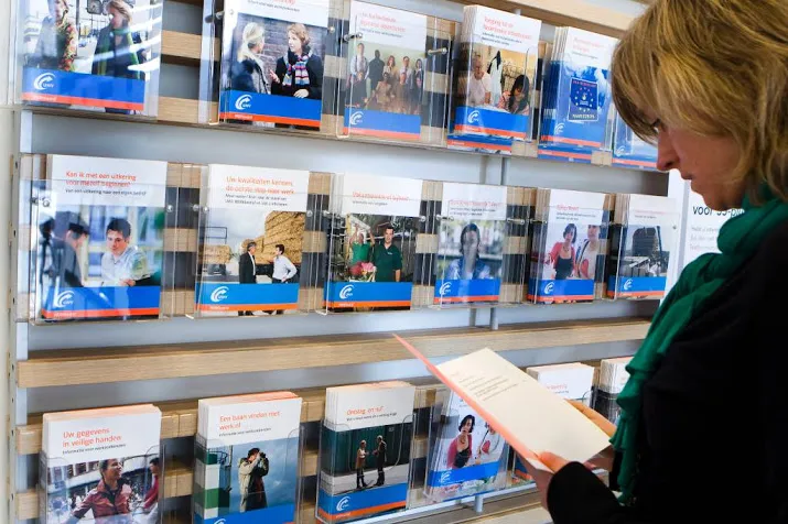 opmars vrouwelijke veertigers met werk stokt