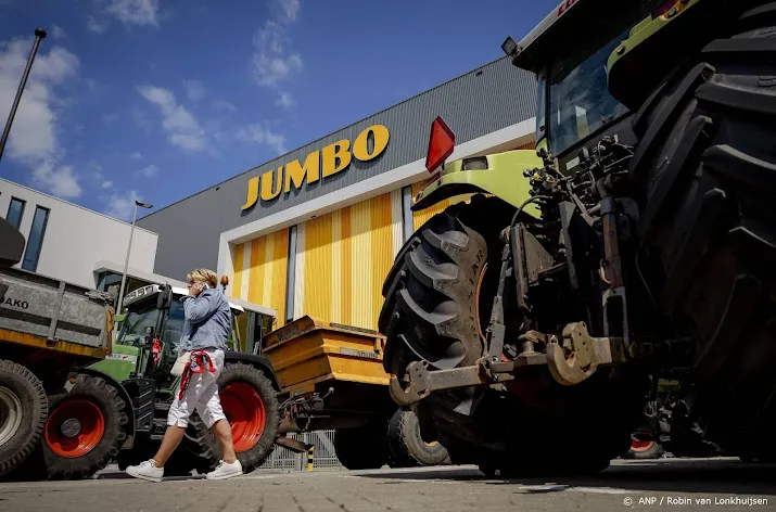 opnieuw boerenblokkade van distributiecentrum jumbo in woerden
