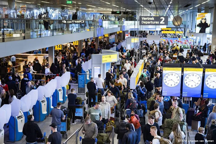 opnieuw druk weekend verwacht op luchthaven schiphol