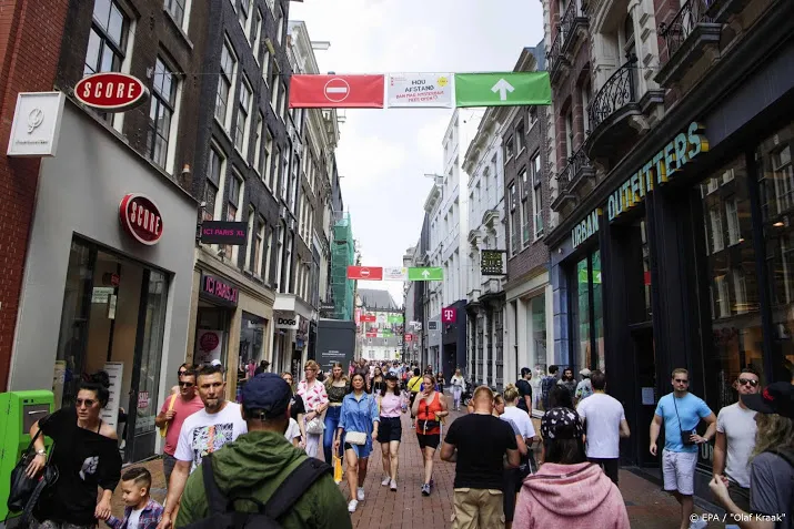 opnieuw eenrichtingsverkeer in kalverstraat om drukte