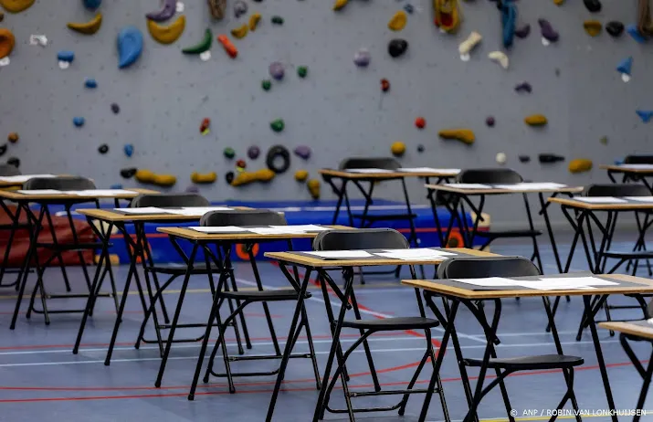 opnieuw extra herkansing en gespreide eindexamens voor leerlingen