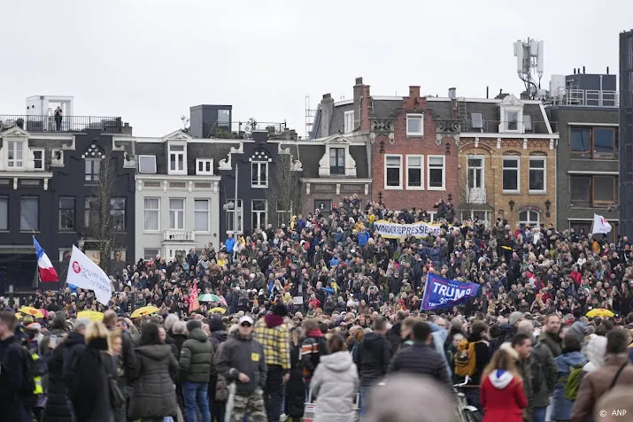 opnieuw honderden tot duizend mensen op museumplein
