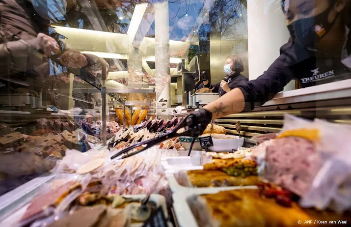 opnieuw kerst in coronatijd minder gasten welkom aan dinertafel