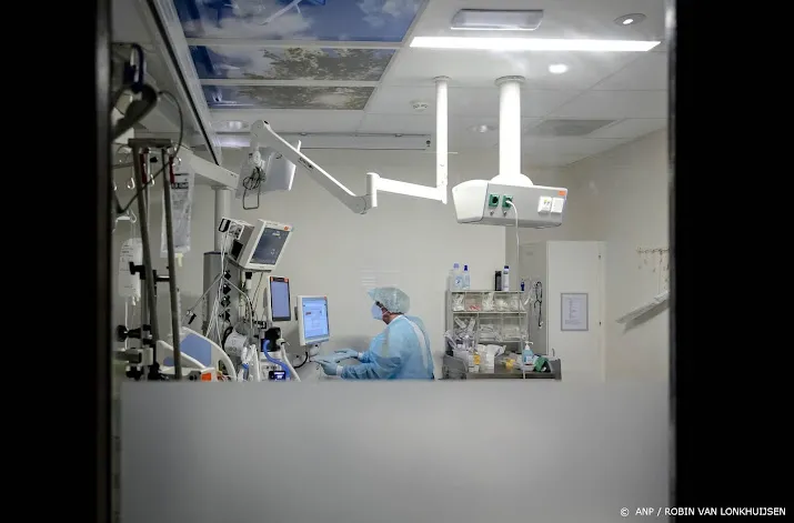 opnieuw meer coronapatienten in ziekenhuizen ic bezetting daalt