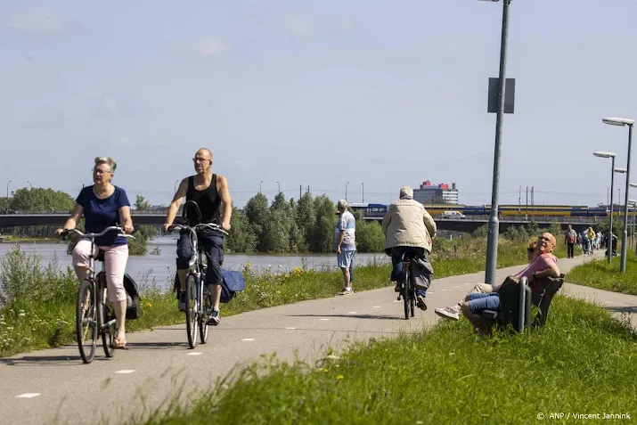 opnieuw onbekende stoffen in limburgse maas gevonden