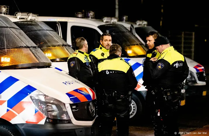 opnieuw politie op straat in duindorp