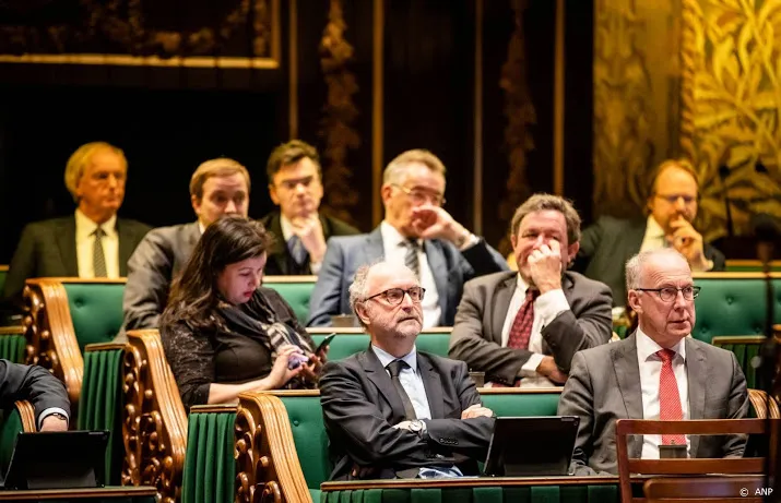 opnieuw scheidt senator zich af van fvd naar fractie pareren