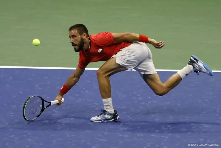opponent tennisser van de zandschulp gediskwalificeerd