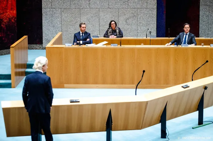 oppositie haalt hard uit naar de jonge om vaccinatieplannen