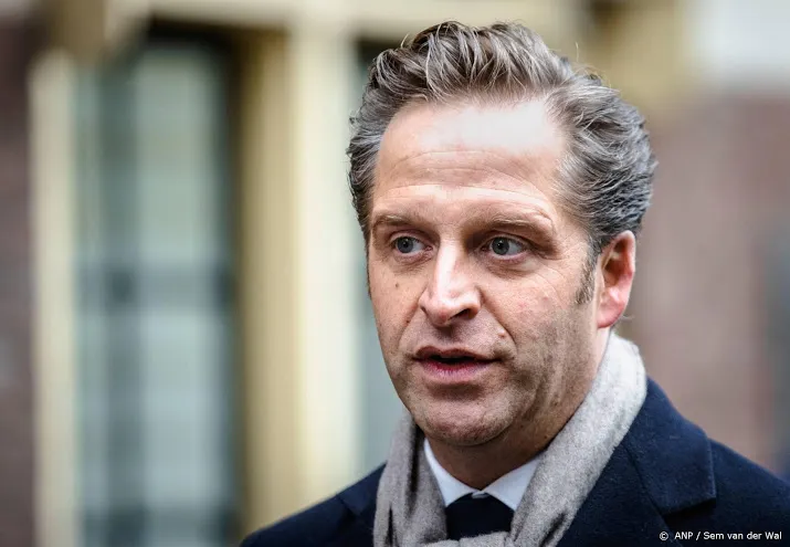 oppositie heeft geen vertrouwen in nieuwe beloftes de jonge