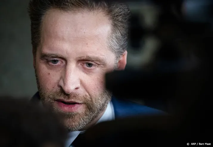 oppositie ontevreden over vrijgegeven stukken mondkapjesdeal
