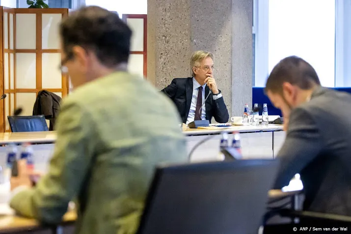 oppositie wil meer maar coalitie houdt vast aan budget basisbeurs