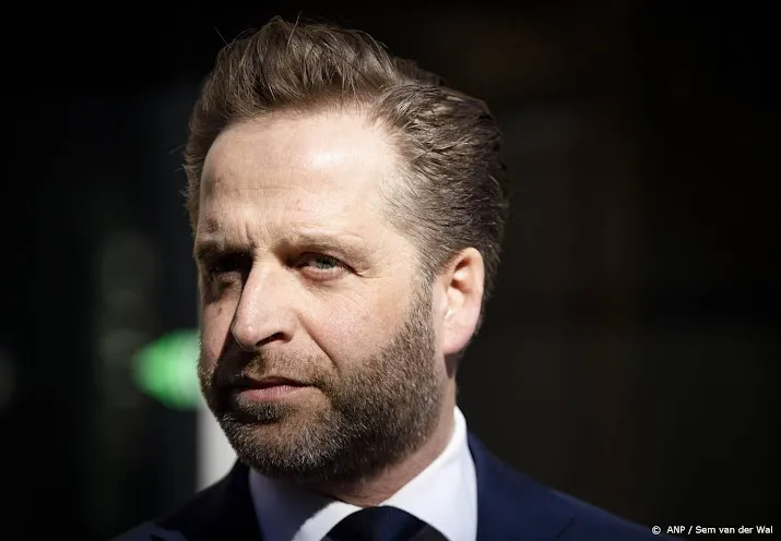 oppositie wil uitleg over rol de jonge in mondkapjesdeal