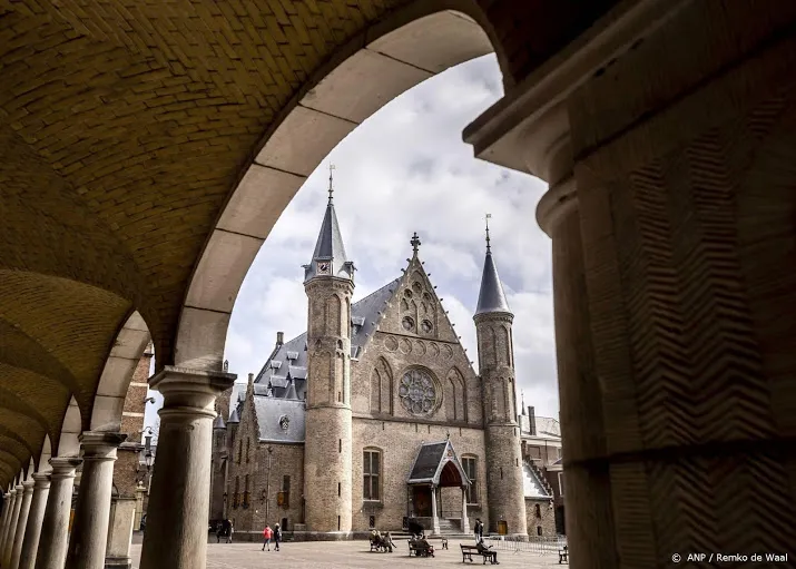 oppositiepartijen geld van teststichting kan beter naar de zorg