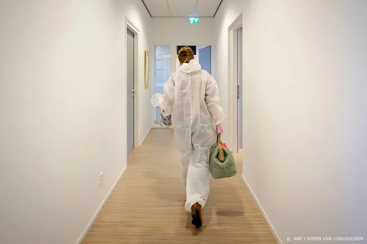 oproep aan wie kan kom helpen in de zorg