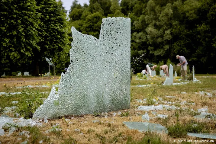 opruimen glas vernield monument overleden kankerpatienten begint