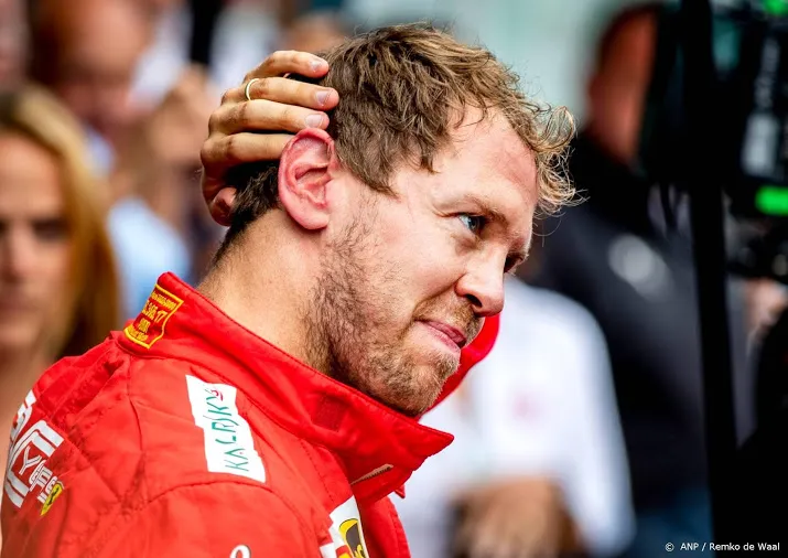 opsteker vettel in natte thuisrace