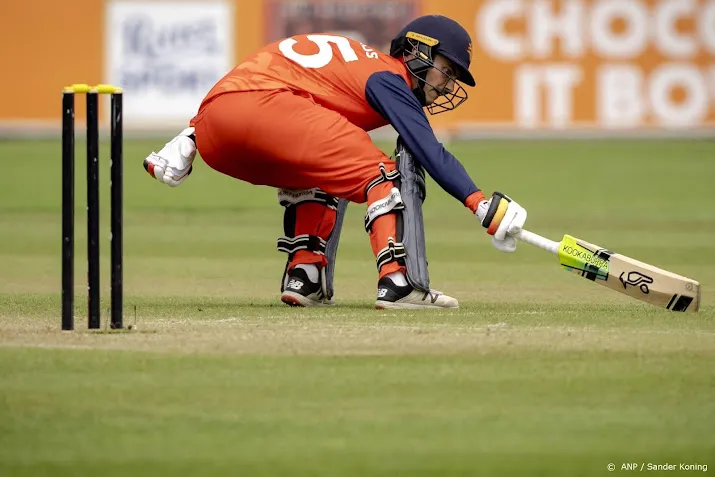 oranje begint wk cricket met zege op emiraten