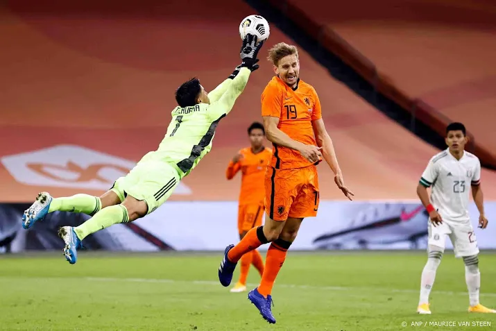 oranje vermoedelijk met de jong in de spits tegen bosnie