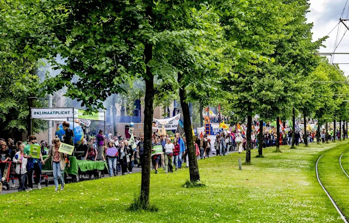organisatie klimaatmars 10 000 betogers lopen mee in rotterdam