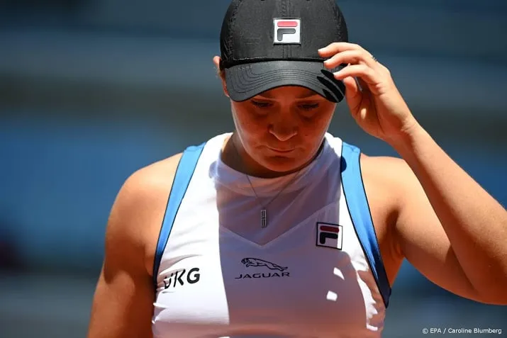 oud kampioene barty geeft op in tweede ronde roland garros