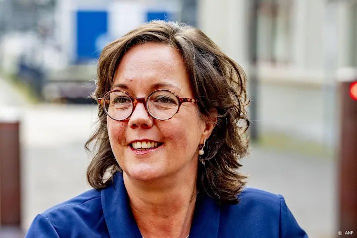 oud minister van ark aan de slag als dementierapporteur
