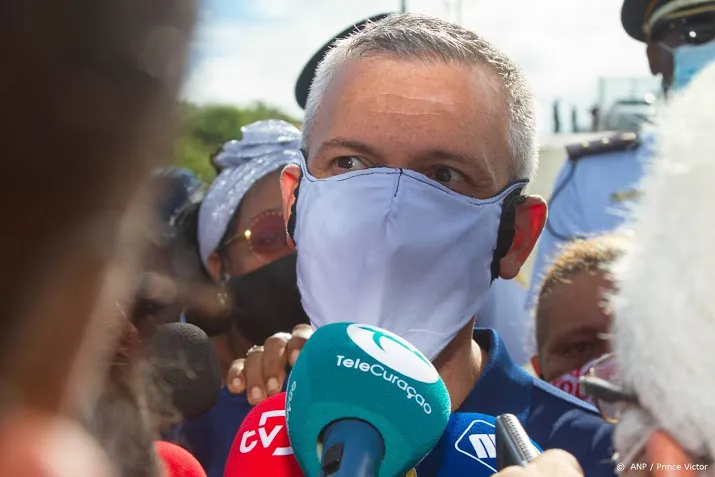 oud premier curacao gerrit schotte verlaat gevangenis