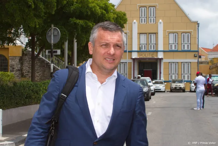 oud premier curacao heeft geld nodig om uit gevangenis te blijven